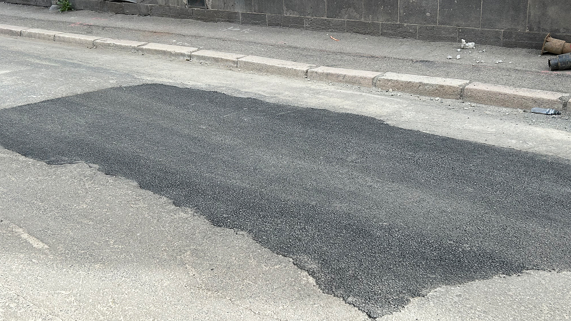 Sous le goudron, les bronzes.